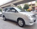 Toyota Innova   2011 - Cần bán gấp Toyota Innova năm 2011, màu bạc xe gia đình, 395tr