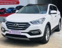 Hyundai Santa Fe 2017 - Cần bán nhanh chiếc Hyundai Santa Fe 2.2 năm sản xuất 2017, màu trắng, giá thấp