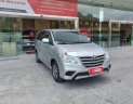 Toyota Innova   2.0E MT  2015 - Bán Toyota Innova 2.0E MT năm 2015, màu bạc xe gia đình, 485tr