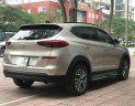 Hyundai Tucson 2019 - Cần bán Hyundai Tucson 2.0 AT năm sản xuất 2019, màu vàng như mới