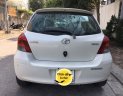 Toyota Yaris 2009 - Xe gia đình, đăng ký năm 2009: Toyota Yaris màu trắng, bán giá tốt