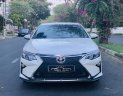 Toyota Camry 2018 - Bán nhanh với giá thấp chiếc Toyota Camry 2.5Q, sản xuất 2018, màu trắng, giao xe nhanh