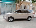 Toyota Innova 2017 - Bán Toyota Innova sản xuất năm 2017, màu vàng