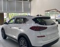 Hyundai Tucson   2020 - Cần bán xe Hyundai Tucson sản xuất 2020, màu trắng, giá 784tr