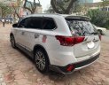 Mitsubishi Outlander 2.0 Premium 2019 - Cần bán lại xe Mitsubishi Outlander 2.0 Premium năm sản xuất 2019, màu trắng giá cạnh tranh