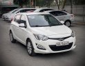 Hyundai i20 1.4 AT 2013 - Bán Hyundai i20 1.4 AT sản xuất năm 2013, màu trắng, xe nhập