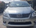 Toyota Innova 2.0E 2013 - Bán Toyota Innova 2.0E đời 2013, màu bạc, giá 398tr