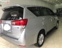 Toyota Innova 2017 - Bán Toyota Innova đời 2017, màu bạc, số sàn, 595tr