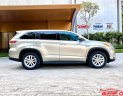 Toyota Highlander 2016 - Bán xe Toyota Highlander năm sản xuất 2016, màu vàng, nhập khẩu nguyên chiếc