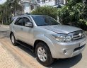 Toyota Fortuner 2009 - Cần bán gấp Toyota Fortuner 2.7AT sản xuất năm 2009, màu bạc chính chủ