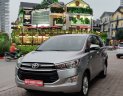 Toyota Innova 2.0E 2017 - Bán xe Toyota Innova 2.0E đời 2017, màu bạc