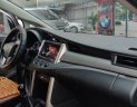 Toyota Innova 2.0E 2017 - Bán xe Toyota Innova 2.0E đời 2017, màu bạc