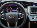 Toyota Innova 2.0E 2017 - Bán xe Toyota Innova 2.0E đời 2017, màu bạc