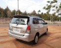 Toyota Innova   2010 - Cần bán xe Toyota Innova sản xuất 2010, màu bạc xe gia đình