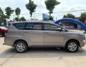 Toyota Innova 2.0E 2018 - Cần bán xe Toyota Innova 2.0E đời 2018, màu nâu, 640tr