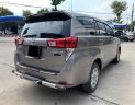 Toyota Innova 2.0E 2018 - Cần bán xe Toyota Innova 2.0E đời 2018, màu nâu, 640tr
