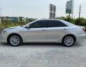 Toyota Camry 2.0E 2017 - Cần bán xe Toyota Camry 2.0E 2017 màu bạc, xe đẹp đi kĩ, chính hãng Toyota Sure