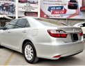 Toyota Camry E 2015 - Cần bán xe Toyota Camry 2.0E 2015 màu bạc, xe đẹp đi kĩ, chính hãng Toyota Sure