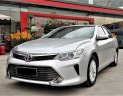 Toyota Camry E 2015 - Cần bán xe Toyota Camry 2.0E 2015 màu bạc, xe đẹp đi kĩ, chính hãng Toyota Sure
