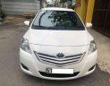 Toyota Vios E 2013 - Bán Toyota Vios E sản xuất năm 2013, màu trắng chính chủ, giá 235tr