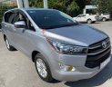 Toyota Innova   2.0E   2019 - Bán xe Toyota Innova 2.0E năm 2019, màu bạc xe gia đình  