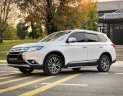 Mitsubishi Outlander   2.0 CVT 2019 - Cần bán gấp Mitsubishi Outlander 2.0 CVT sản xuất năm 2019, màu trắng