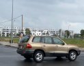 Hyundai Santa Fe Gold 2004 - Bán Hyundai Santa Fe Gold năm sản xuất 2004, màu vàng, xe nhập, giá 235tr