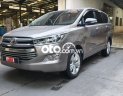 Toyota Innova   V AT 2017 - Cần bán lại xe Toyota Innova V AT năm 2017, màu xám, 690tr