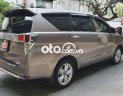 Toyota Innova   V AT 2017 - Cần bán lại xe Toyota Innova V AT năm 2017, màu xám, 690tr