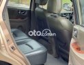 Hyundai Santa Fe Gold 2004 - Bán Hyundai Santa Fe Gold năm sản xuất 2004, màu vàng, xe nhập, giá 235tr