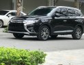 Mitsubishi Outlander 2.4 CVT Premium 2019 - Bán ô tô Mitsubishi Outlander 2.4 CVT Premium năm 2019, màu đen, 830 triệu