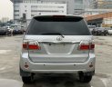 Toyota Fortuner 2011 - Bán xe ô tô Toyota Fortuner dầu 2.5 4x2 MT năm 2011, màu bạc, giá cạnh tranh, bao check test hãng thoải mái