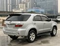 Toyota Fortuner 2011 - Bán xe ô tô Toyota Fortuner dầu 2.5 4x2 MT năm 2011, màu bạc, giá cạnh tranh, bao check test hãng thoải mái