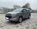 Toyota Innova 2.0G 2017 - Bán Toyota Innova 2.0G năm 2017, màu xám, lịch sử hãng đẹp, lốp theo xe cả dàn, sơ cua chưa hạ, giá tốt