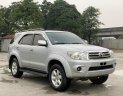 Toyota Fortuner 2011 - Bán xe ô tô Toyota Fortuner dầu 2.5 4x2 MT năm 2011, màu bạc, giá cạnh tranh, bao check test hãng thoải mái