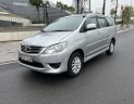 Toyota Innova   2.0E   2013 - Bán xe Toyota Innova 2.0E sản xuất năm 2013, màu bạc