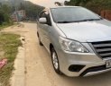 Toyota Innova 2.0E MT 2015 - Bán Toyota Innova 2.0E MT sản xuất năm 2015, màu bạc số sàn