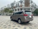 Toyota Innova 2.0G 2017 - Bán Toyota Innova 2.0G năm 2017, màu xám, lịch sử hãng đẹp, lốp theo xe cả dàn, sơ cua chưa hạ, giá tốt