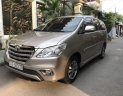 Toyota Innova V 2015 - Cần bán gấp Toyota Innova V năm sản xuất 2015, màu vàng cát, giá 496tr