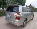 Toyota Innova 2.0E 2015 - Bán ô tô Toyota Innova 2.0E năm sản xuất 2015, màu bạc chính chủ