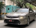 Toyota Camry 2017 - Bán Toyota Camry 2.0E năm 2017, màu vàng xe gia đình, 740tr