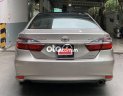 Toyota Camry 2017 - Bán Toyota Camry 2.0E năm 2017, màu vàng xe gia đình, 740tr