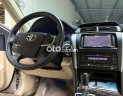 Toyota Camry 2017 - Bán Toyota Camry 2.0E năm 2017, màu vàng xe gia đình, 740tr