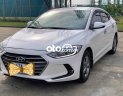 Hyundai Elantra 2017 - Cần bán gấp Hyundai Elantra sản xuất 2017, màu trắng, giá 408tr