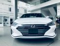 Hyundai Elantra 2022 - Cần bán xe Hyundai Elantra 2.0 AT sản xuất 2022, màu trắng