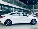 Hyundai Elantra 2022 - Cần bán xe Hyundai Elantra 2.0 AT sản xuất 2022, màu trắng