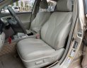 Toyota Camry 2009 - Bán xe Toyota Camry LE 2.5 năm sản xuất 2009, màu vàng, xe nhập