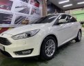 Ford Focus 2018 - Cần bán gấp Ford Focus  1.5L Ecoboost Titanium năm sản xuất 2018, màu trắng chính chủ, giá 600tr