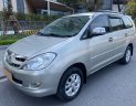 Toyota Innova 2009 - Bán Toyota Innova 2.0G năm sản xuất 2009, màu bạc xe gia đình