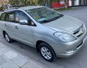 Toyota Innova 2009 - Bán Toyota Innova 2.0G năm sản xuất 2009, màu bạc xe gia đình